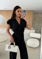 V HALS MODEL JUMPSUIT MET RUFFLED MOUWEN