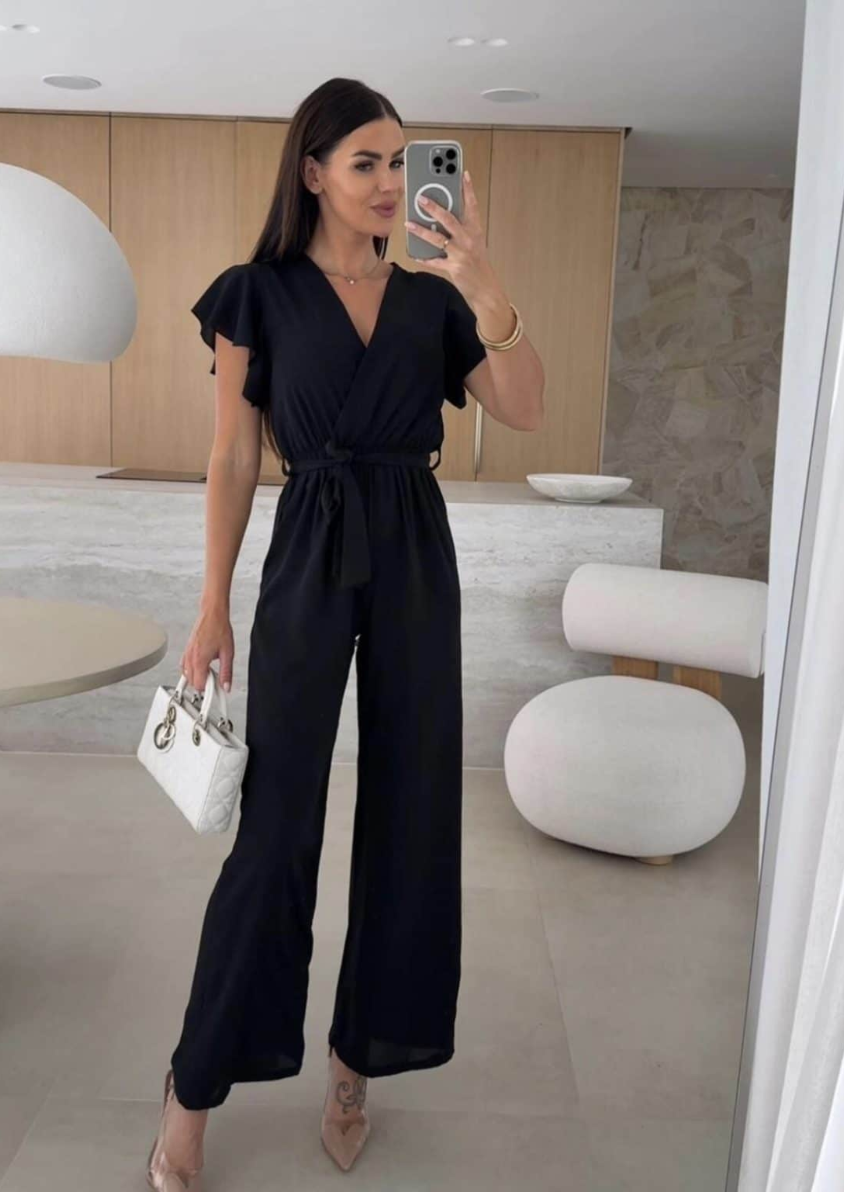 V HALS MODEL JUMPSUIT MET RUFFLED MOUWEN